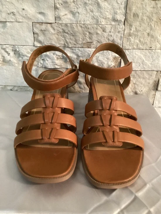 Vionic Maisy Dress Sandal (New) - Picture 3 of 9